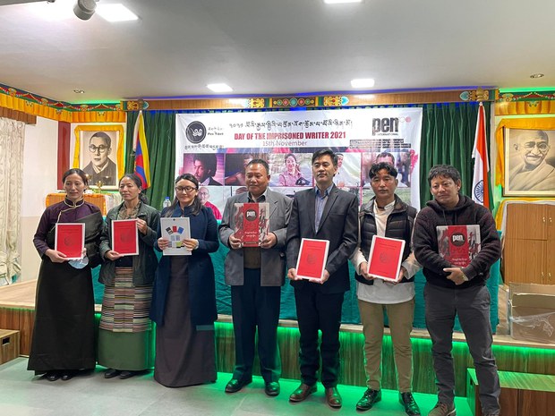 བོད་ནང་གི་རྩོམ་པ་པོའི་གནང་སྟངས་སྐོར་ལ་སྙན་ཐོ་འདོན་སྤེལ།