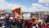 ༧གོང་ས་༧སྐྱབས་མགོན་ཆེན་པོ་མཆོག་ལ་གཞི་མེད་མཚན་སྨད་ཞུས་མཁན་ཚོར་རྒྱ་གར་གྱི་ཧི་མ་ལ་ཡའི་རི་བརྒྱུད་ཀྱི་དཔོན་རིགས་སོགས་ནས་ངོ་རྒོལ་གནང་ཡོད་པ།