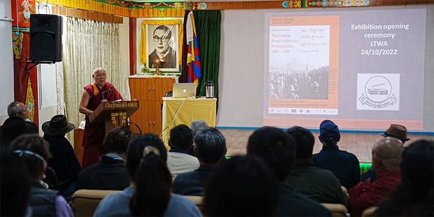 བོད་གཞུང་དགའ་ལྡན་ཕོ་བྲང་གི་དམག་དཔུང་གི་ལོ་རྒྱུས་མཚོན་པའི་འདྲ་པར་ཕྱོགས་བསྒྲིགས་འགྲེལ་བཤད་དང་བཅས་པའི་འགྲེམས་སྟོན། བོད་གཞུང་དགའ་ལྡན་ཕོ་བྲང་གི་དམག་དཔུང་གི་ལོ་རྒྱུས་མཚོན་པའི་འདྲ་པར་ཕྱོགས་བསྒྲིགས་འགྲེལ་བཤད་དང་བཅས་པའི་འགྲེམས་སྟོན།