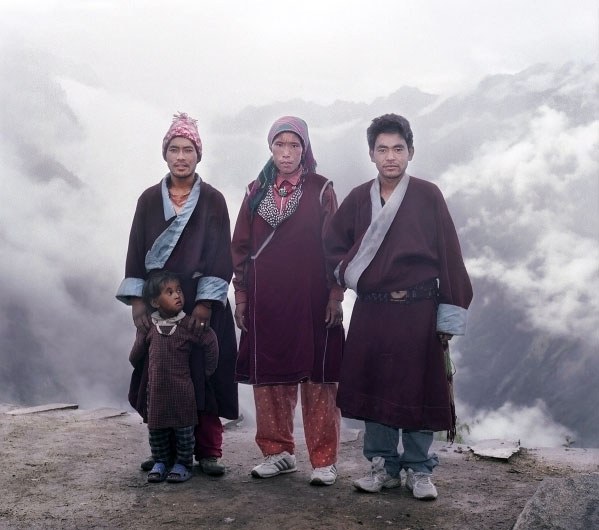 བུ་སྤུན་ཚང་མར་མནའ་མ་གཅིག་ལེན་སྲོལ་༢། བུ་སྤུན་ཚང་མར་མནའ་མ་གཅིག་ལེན་སྲོལ་༢།
