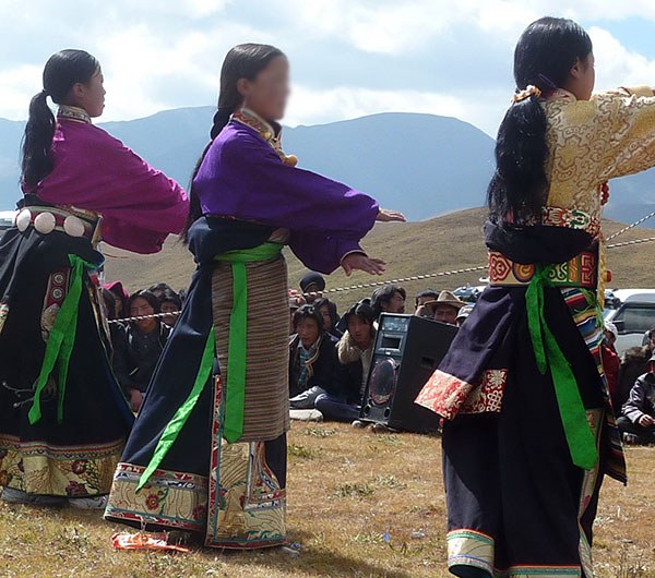 བུ་སྤུན་ཚང་མར་མནའ་མ་གཅིག་ལེན་སྲོལ། བུ་སྤུན་ཚང་མར་མནའ་མ་གཅིག་ལེན་སྲོལ།