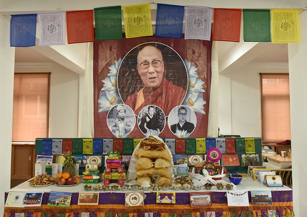 བོད་ཀྱི་ལོ་གསར་སྲོལ་རྒྱུན་གྱི་ལུགས་སྲོལ་ལྟར་དུ་སར་དགོས་པའི་བགྲོ་གླེང་།