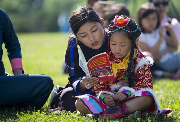 ཕ་མས་ཆུང་དུས་ནས་ཕྲུ་གུར་དེབ་གང་མང་ཀློག་དགོས། ཕ་མས་ཆུང་དུས་ནས་ཕྲུ་གུར་དེབ་གང་མང་ཀློག་དགོས།