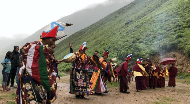 དོལ་པོའི་ནང་གངས་དཀར་ཏི་སིའི་རིག་གཞུང་ངོ་མ་མཐོང་རྒྱུ་ཡོད་པ།