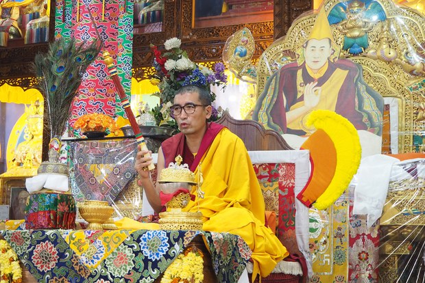  ས་ག་ཟླ་བའི་ངོ་སྤྲོད་དང་ཟླ་བ་འདིའི་ནང་བླང་དོར་གྱི་གནས་ལ་འཇུག་ཚུལ།