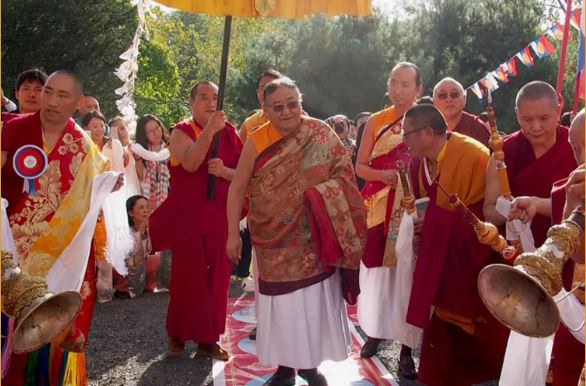 ཨ་རིའི་ནིའུ་ཡོག་གྲོང་ཁྱེར་ནང་ཆགས་པའི་དཔལ་ལྡན་ས་སྐྱའི་ཆོས་ཚོགས། ཨ་རིའི་ནིའུ་ཡོག་གྲོང་ཁྱེར་ནང་ཆགས་པའི་དཔལ་ལྡན་ས་སྐྱའི་ཆོས་ཚོགས།