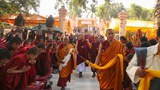 གནས་མཆོག་རྡོ་རྗེ་གདན་དུ་ས་སྐྱའི་སྨོན་ལམ་ཐེངས་ ༢༧ པ་ཚོགས་བཞིན་པ།