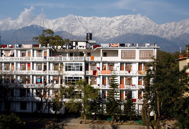 ས་རཱ་མཐོ་སློབ་ཏུ་བོད་ཀྱི་སྐད་ཡིག་དང་རིག་གཞུང་སློབ་འཁྲིད་གནང་བཞིན་པ། ས་རཱ་མཐོ་སློབ་ཏུ་བོད་ཀྱི་སྐད་ཡིག་དང་རིག་གཞུང་སློབ་འཁྲིད་གནང་བཞིན་པ།