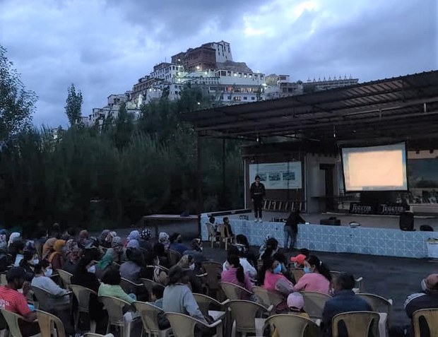 ལ་དགས་ཀྱི་རྒྱལ་ས་གླེ་ནས་དབུ་འཛུགས་ཀྱིས་མོན་རྟ་དབང་བར་གྱི་ལས་འགུལ།