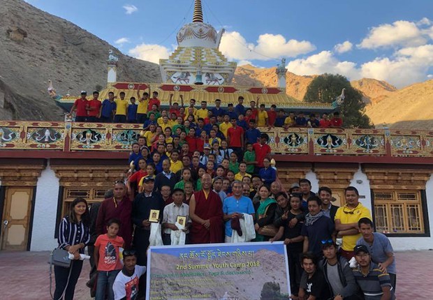 ལ་དྭགས་ཁུལ་གཞོན་སྐྱེས་ཚོའི་དབྱར་ཀའི་འདུ་འཛོམས་སར་ནང་ཆོས་ངོ་སྤྲོད་ཐེངས་གཉིས་པ་གནང་ཡོད་པ། ལ་དྭགས་ཁུལ་གཞོན་སྐྱེས་ཚོའི་དབྱར་ཀའི་འདུ་འཛོམས་སར་ནང་ཆོས་ངོ་སྤྲོད་ཐེངས་གཉིས་པ་གནང་ཡོད་པ།