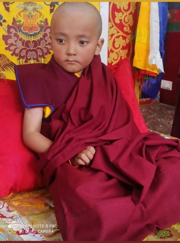 ༧སྐྱབས་རྗེ་སྟག་ལུང་རྩེ་སྤྲུལ་རིན་པོ་ཆེ་མཆོག་གི་ཡང་སྲིད་མཆོག་སྤྲུལ་རིན་པོ་ཆེ་མཆོག་ལ་དྭགས་སུ་ཕེབས་པ།