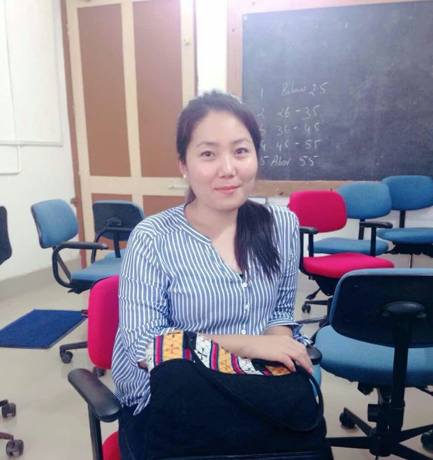 བཀྲིས་ལྷ་མོ་ལགས་སུ་ཤེས་ཡོན་ཐོག་གསེར་གྱི་གཟེངས་རྟགས།