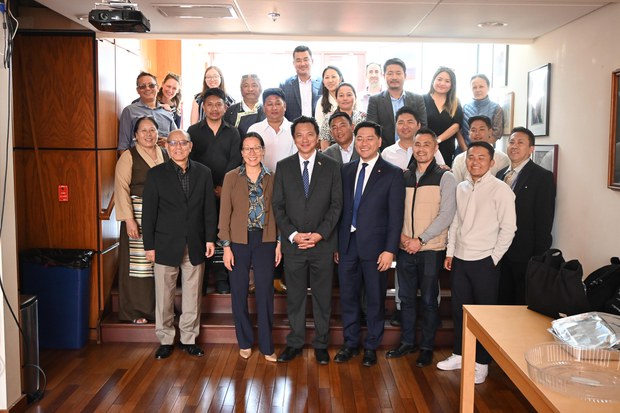 བོད་མིའི་ཚོང་ལས་བདེ་ཚོགས་ཀྱི་མ་འོངས་ལས་འཆར། བོད་མིའི་ཚོང་ལས་བདེ་ཚོགས་ཀྱི་མ་འོངས་ལས་འཆར།