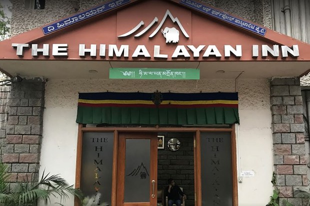 འབེང་ལོར་ཧི་མ་ལ་ཡན་མགྲོན་ཁང་གིས་རྒྱ་གར་བ་དང་བོད་མི་ཁག་ལ་མཐུན་འགྱུར་རོགས་རམ་གནང་བ། འབེང་ལོར་ཧི་མ་ལ་ཡན་མགྲོན་ཁང་གིས་རྒྱ་གར་བ་དང་བོད་མི་ཁག་ལ་མཐུན་འགྱུར་རོགས་རམ་གནང་བ།