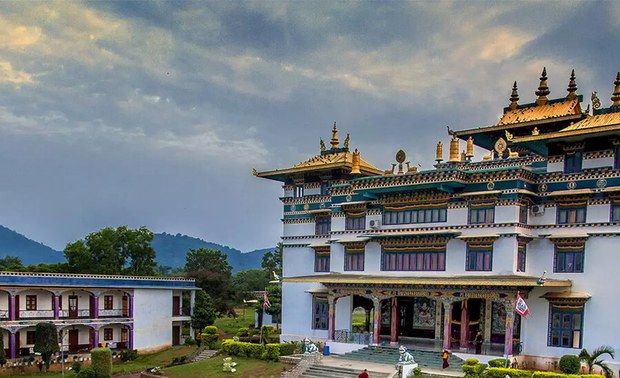 རི་པ་ཐུབ་བསྟན་སྨིན་གྲོལ་དགོན་པ་དང་སམ་བྷ་ཝའི་གཙུག་ལག་ཁང་།