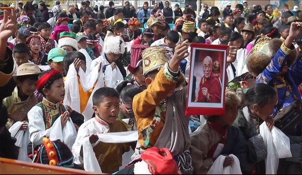 ལ་དྭགས་བོད་ཁྱིམ་སློབ་གྲྭར་བོད་ལྗོངས་ང་ཚོའི་ཕ་ཡུལ་ཉིན་མོ་སྲུང་བརྩི།