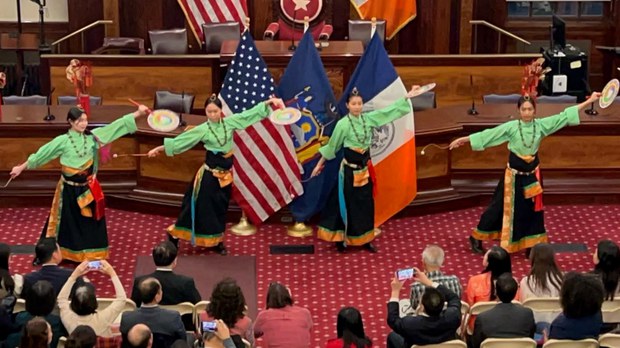 ཨ་རིའི་ནིའུ་ཡོག་གྲོང་ཁྱེར་གྱི་གྲོས་ཚོགས་ཚོགས་ཁང་དུ་བོད་ཀྱི་སོ་ནམ་ལོ་གསར་སྲུང་བརྩི་ཞུས་ཡོད་པ། ཨ་རིའི་ནིའུ་ཡོག་གྲོང་ཁྱེར་གྱི་གྲོས་ཚོགས་ཚོགས་ཁང་དུ་བོད་ཀྱི་སོ་ནམ་ལོ་གསར་སྲུང་བརྩི་ཞུས་ཡོད་པ།