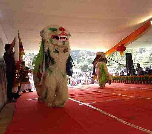 ཨུ་ཊི་མེ་ཏོག་འགྲེམས་སྟོན་གྱི་དུས་ཆེན་ནང་བོད་མི་མཉམ་ཞུགས།