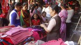 བོད་མིའི་དགུན་ཚོང་ཞུགས་བསྡུས་ནས་ནང་དུ་ཕྱིར་ལོག་བཞིན་པ།