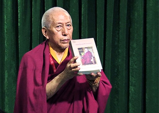 བཙན་བྱོལ་ནང་གི་རང་དབང་ཞེས་པའི་དཔེ་དེབ་དབུ་འབྱེད། བཙན་བྱོལ་ནང་གི་རང་དབང་ཞེས་པའི་དཔེ་དེབ་དབུ་འབྱེད།