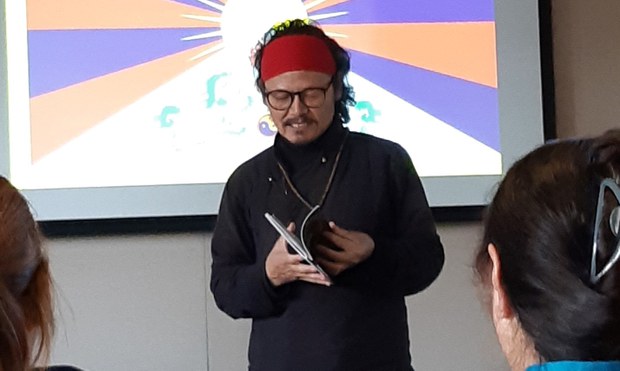 རྩོམ་པ་པོ་དང་བོད་རང་བཙན་ལས་འགུལ་བ་བསྟན་འཛིན་བརྩོན་འགྲུས་ལགས་ཀྱི་བྱང་ཨ་རིའི་སྐོར་སྐྱོད།