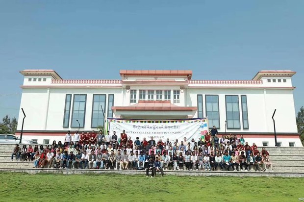 སློབ་ཕྲུག་ཚོས་ཆོས་ལུགས་ལ་མ་བརྟེན་པའི་བཟང་སྤྱོད་ཐོག་བགྲོ་གླེང་།