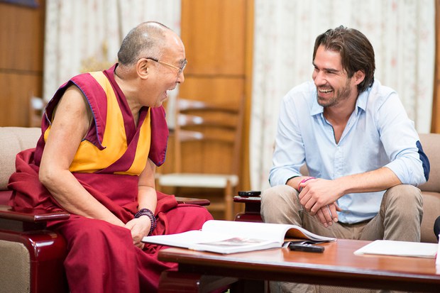 ཇར་མན་གྱི་པར་པ་ཞིག་གི་དམ་བཅའ་མངོན་དུ་བྱུང་བ། ཇར་མན་གྱི་པར་པ་ཞིག་གི་དམ་བཅའ་མངོན་དུ་བྱུང་བ།