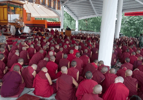 སྒྲོལ་མ་གླིང་བཙུན་དགོན་དུ་བཙུན་མའི་འཇང་དགུན་ཆོས་ཚོགས་པ།