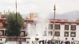 ལྷ་སར་དམ་བསྒྲགས་བྱེད་པ།