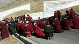 དགེ་འདུན་པ་གསུམ་གློད་བཀྲོལ་བཏང་འདུག