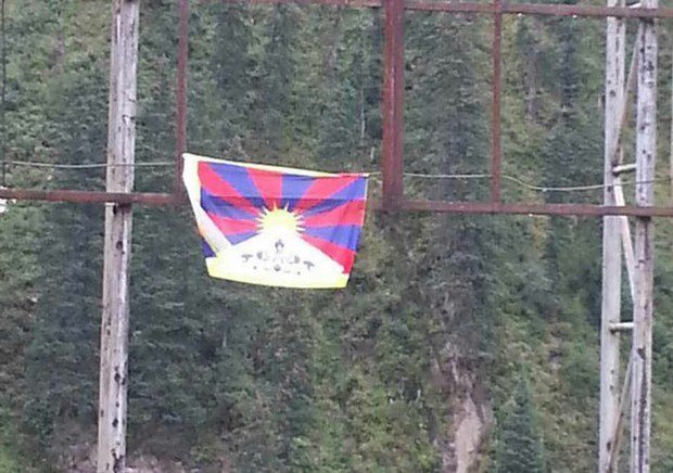 མགོ་ལོག་པདྨ་རྫོང་བཙུགས་ཏེ་ལོ་ངོ་༦༠འཁོར་བ། མགོ་ལོག་པདྨ་རྫོང་བཙུགས་ཏེ་ལོ་ངོ་༦༠འཁོར་བ།