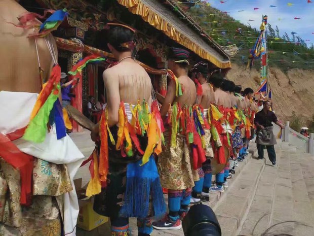 དྲུག་པའི་ཀླུ་རོལ་སྐོར།