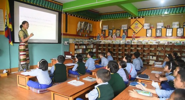 འཛམ་གླིང་ཕ་སྐད་ཉིན་མོ།