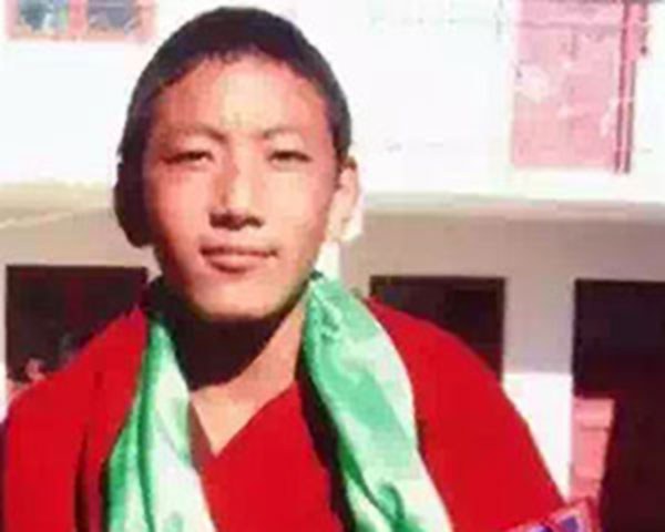 གྲྭ་ཨ་གྲགས་ལགས་ལ་ལོ་གསུམ་གྱི་བཙོན་ཁྲིམས་བཅད་པ། གྲྭ་ཨ་གྲགས་ལགས་ལ་ལོ་གསུམ་གྱི་བཙོན་ཁྲིམས་བཅད་པ།