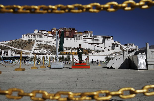 རྒྱ་ནག་མི་དམངས་སྤྱི་མཐུན་རྒྱལ་ཁབ་བཙུགས་ནས་ལོ་ ༧༥  སོང་པའི་རིང་བོད་ལ་བཙན་འཛུལ་བྱས་ཏེ་དབང་བསྒྱུར་འོག་གནས་པའི་བོད།
