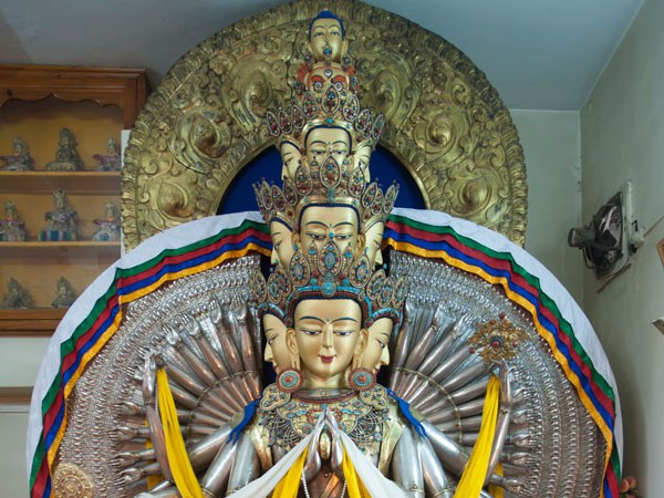 སྤྱན་རས་གཟིགས་མཐར་རང་ཁྱིམ་དུ་ལོག་ཕེབས་རྒྱུ་རེད། སྤྱན་རས་གཟིགས་མཐར་རང་ཁྱིམ་དུ་ལོག་ཕེབས་རྒྱུ་རེད།