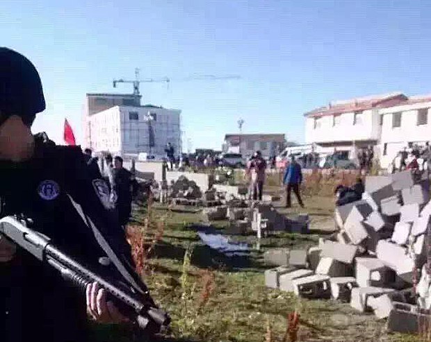 བོད་མདོ་སྨད་མཛོད་དགེ་རྫོང་དུ་འབྲོག་པ་༡༡འཛིན་བཟུང་བྱས་པ། བོད་མདོ་སྨད་མཛོད་དགེ་རྫོང་དུ་འབྲོག་པ་༡༡འཛིན་བཟུང་བྱས་པ།