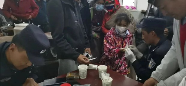 རྒྱ་ནག་གཞུང་གིས་བོད་ནང་དབང་ཡོད་ཐོག་ནས་རིག་རྫས་དཔེ་མཚོན་ལེན་བཞིན་པ།