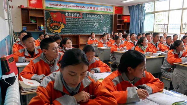 རྒྱ་ནག་གཞུང་གིས་བོད་ཀྱི་སྐད་ཡིག་དང་མི་རིགས་ཀྱི་ངོ་བོ་རྩ་མེད་བཏང་དང་གཏོང་བཞིན་པ།