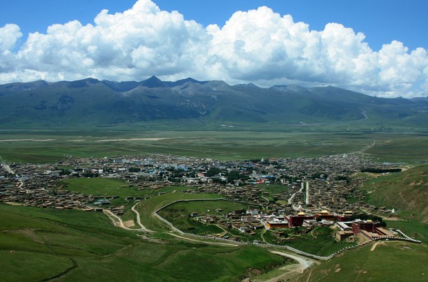 རྒྱ་གཞུང་གིས་རྒྱ་གར་ནས་ཕེབས་པའི་བླ་མ་དང་དགེ་བཤེས་རྣམས་ལ་དམ་བསྒྲགས་བྱེད་པ།