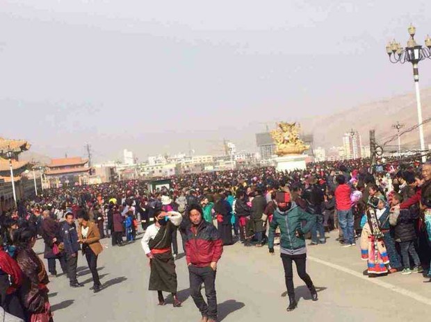 རེབ་གོང་རོང་བོ་དགོན་ཆེན་གྱི་ཆོ་འཕྲུལ་སྨོན་ལམ་ཆེན་མོའི་སྐབས། 