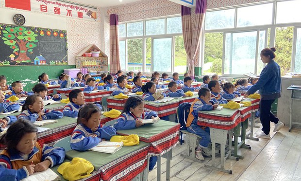 སློབ་གྲྭར་བསླབ་གཞི་དག་རྒྱའི་སྐད་ཡིག་ནང་ཁྲིད་རྒྱུ་ཡིན་འདུག