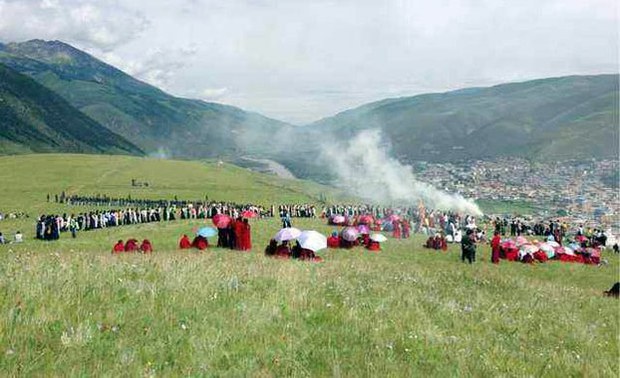 རྟུའུ་རྫོང་དུ་ཉེན་རྟོག་པས་བོད་མི་ཞིག་ལ་མེ་མདའ་བརྒྱབ་པ། རྟུའུ་རྫོང་དུ་ཉེན་རྟོག་པས་བོད་མི་ཞིག་ལ་མེ་མདའ་བརྒྱབ་པ།