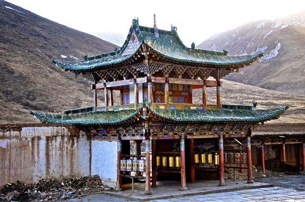 བོད་ཀྱི་དགོན་སྡེ་ཁག་གི་ནང་ཆབ་སྲིད་དྲིལ་བསྒྲགས་སྤེལ་བཞིན་པ། བོད་ཀྱི་དགོན་སྡེ་ཁག་གི་ནང་ཆབ་སྲིད་དྲིལ་བསྒྲགས་སྤེལ་བཞིན་པ།
