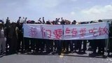 རྒྱ་ནག་དམག་མིས་མང་ཚོགས་ལ་རྡུང་བརྡེག་བཏང་ཡོད་པ།