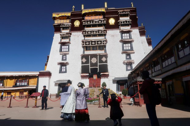 རྒྱ་ནག་གཞུང་གིས་བོད་ནང་དཔལ་འབྱོར་སྲིད་ཇུས་དེ་བོད་མིར་ཁེ་ཕན་མེད་པ།