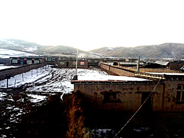 གསེར་རྟ་ཕུ་གུ་ཡུལ་མཚོ་རུ་ལྐོག་ཟ་བྱུང་བ།