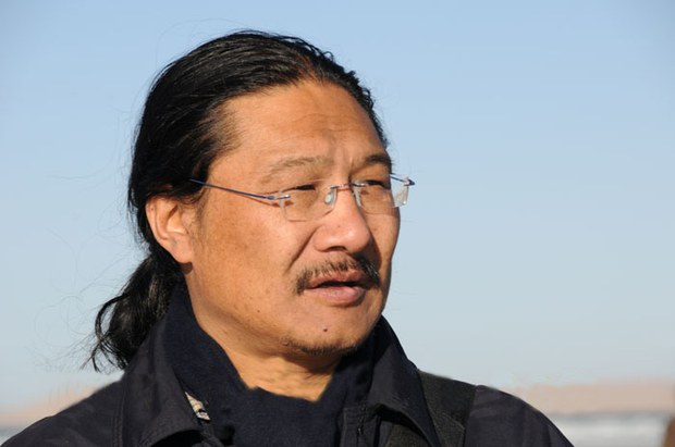 སྐུ་ཞབས་ལྗང་བུ་ལགས་དང་མཉམ་དུ་ “རིག་གསར” སྐོར་བགྲོ་གླེང་པ།