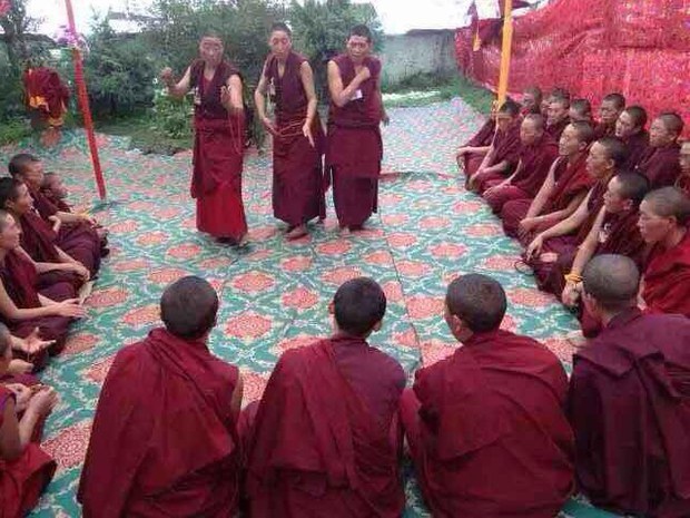 དཀར་མཛེས་སུ་བཙུན་མའི་འཇང་དགུན་ཆོས་ཐེངས་དྲུག་པ་ཚོགས་གནང་ཡོད་པ། དཀར་མཛེས་སུ་བཙུན་མའི་འཇང་དགུན་ཆོས་ཐེངས་དྲུག་པ་ཚོགས་གནང་ཡོད་པ།
