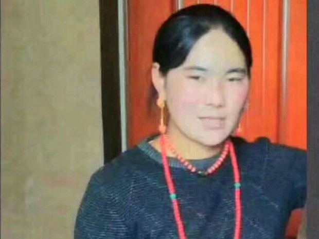 གདུགས་བྷེ་ལགས་འཛིན་བཟུང་བྱས་འདུག གདུགས་བྷེ་ལགས་འཛིན་བཟུང་བྱས་འདུག